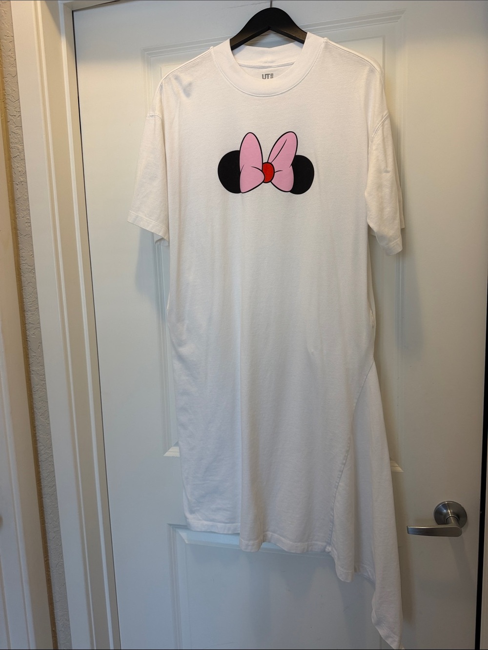 Uniqlo White Kids Tee with Pink Bow Graphic